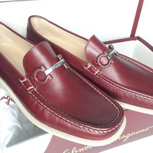New MEN'S FERRAGAMO CHERRY LOAFERS SIZE 12